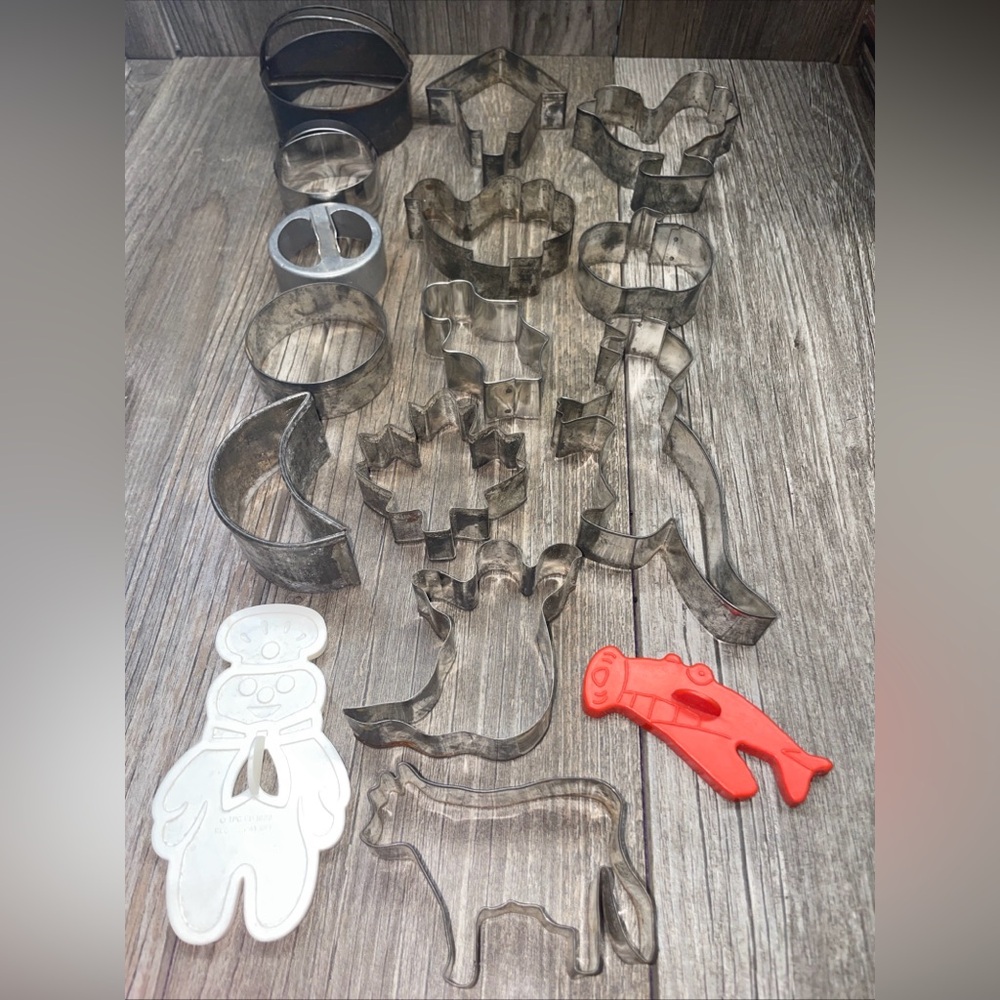 Lot of 16 Cookie Cutters – Assorted - Vintage Metal & Plastic (2) Ghost, Leaf +